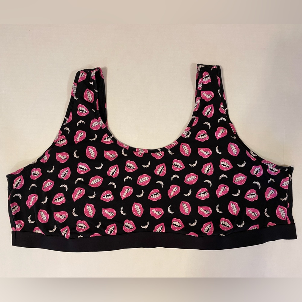 Torrid Curve black with fangs and bats print sports bra size 2x? Fits like 3x. - Picture 3 of 3